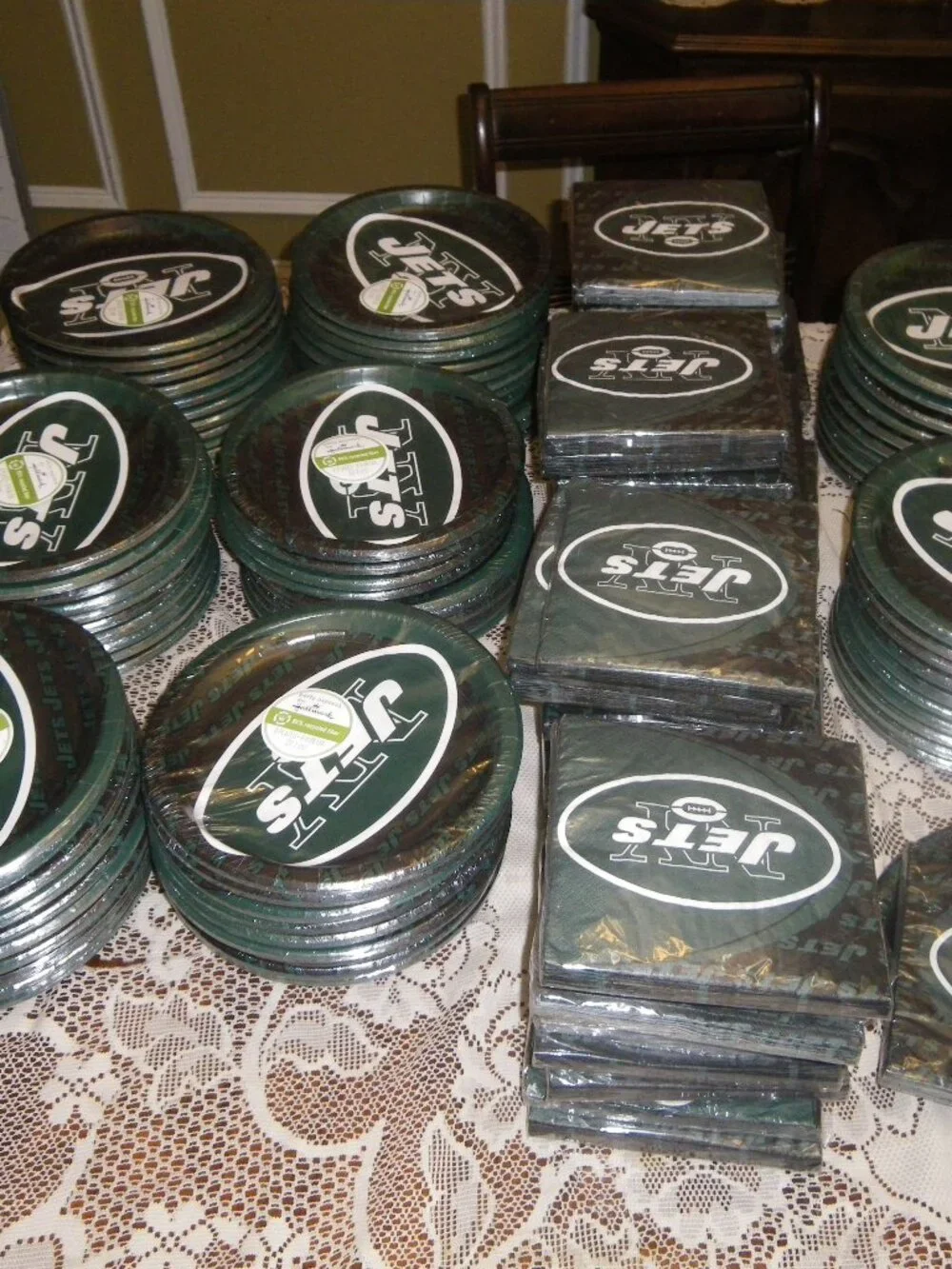 NFL Hallmark Party Pack! New York Jets 1,296 Plates 656 Napkins